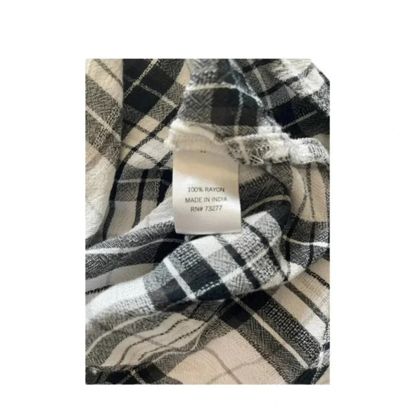 SO Favorite Shirt Long sleeve button down Black and White Juniors Large - Picture 5 of 5